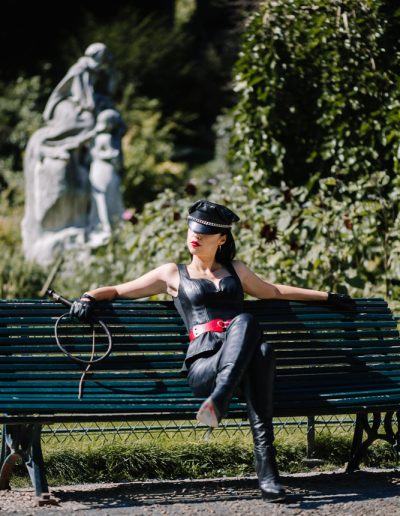 Dominatrix Iris in Paris